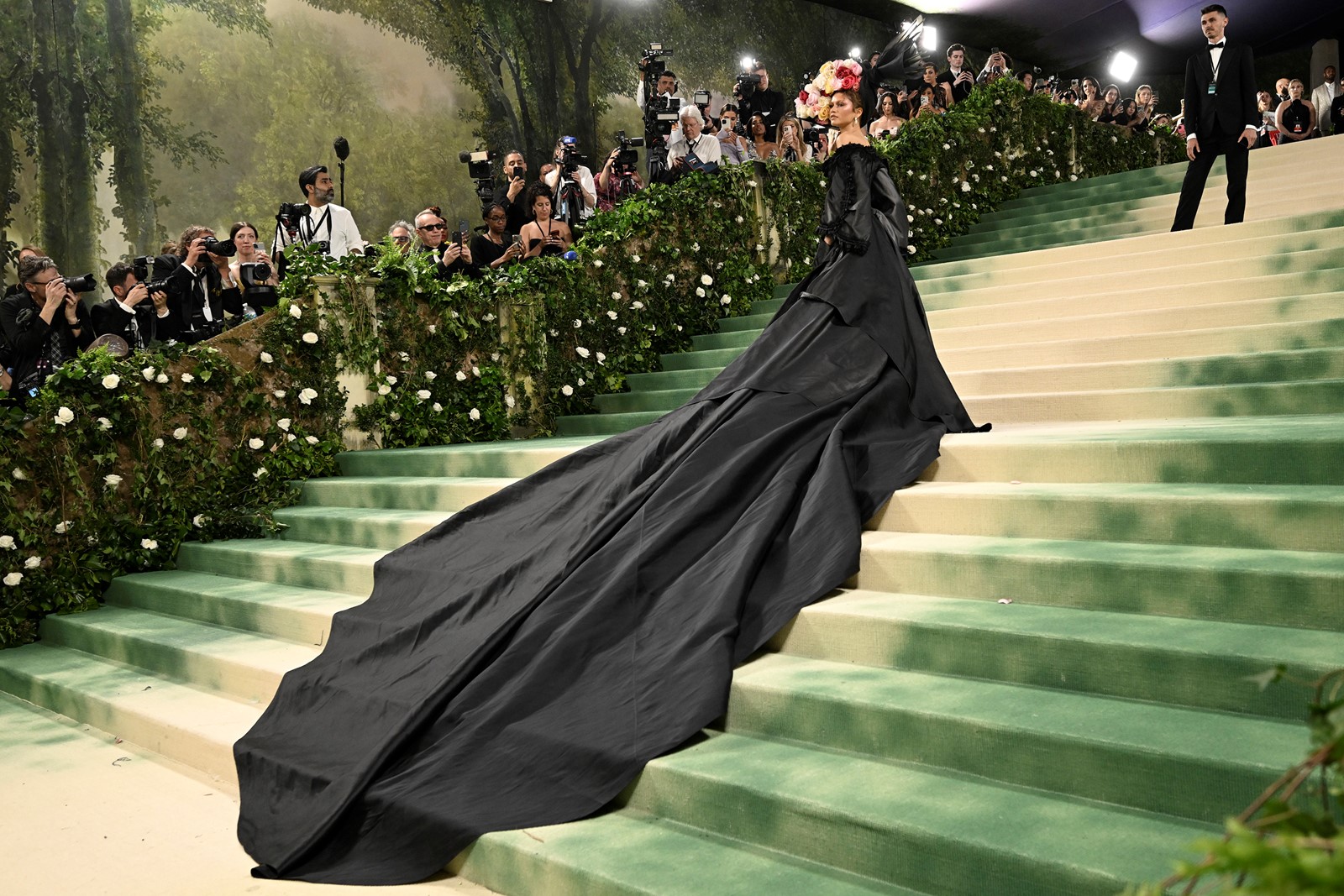 EE_IC_1043954749_1044785080_002-0101_2024_MET_Museum_Costume_Institute_Benefit_Gala_11128--3e381.jpg