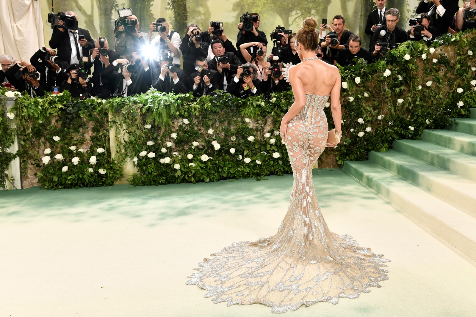EE_IC_1043954748_1044783755_003-0101_2024_MET_Museum_Costume_Institute_Benefit_Gala_87858--a1331.jpg