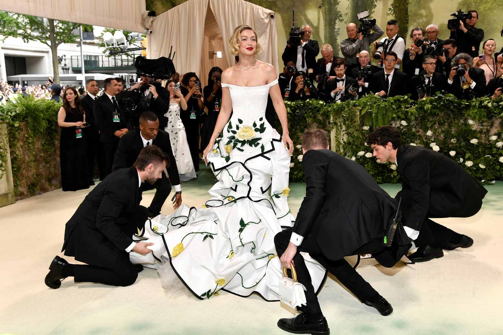 EE_IC_1043954749_1044785096_002-0101_APTOPIX_2024_MET_Museum_Costume_Institute_Benefit_Gala_15945--f7fea.jpg