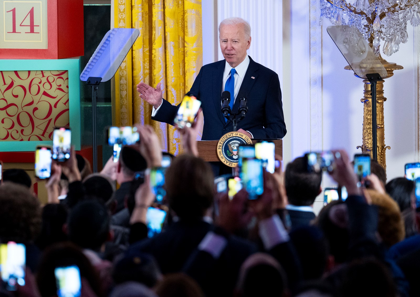 OS_IC_1044784684_1044753774_010-0508_AI-Campaigns-Biden-Democrats_Election_2024_29004--b1404.jpg