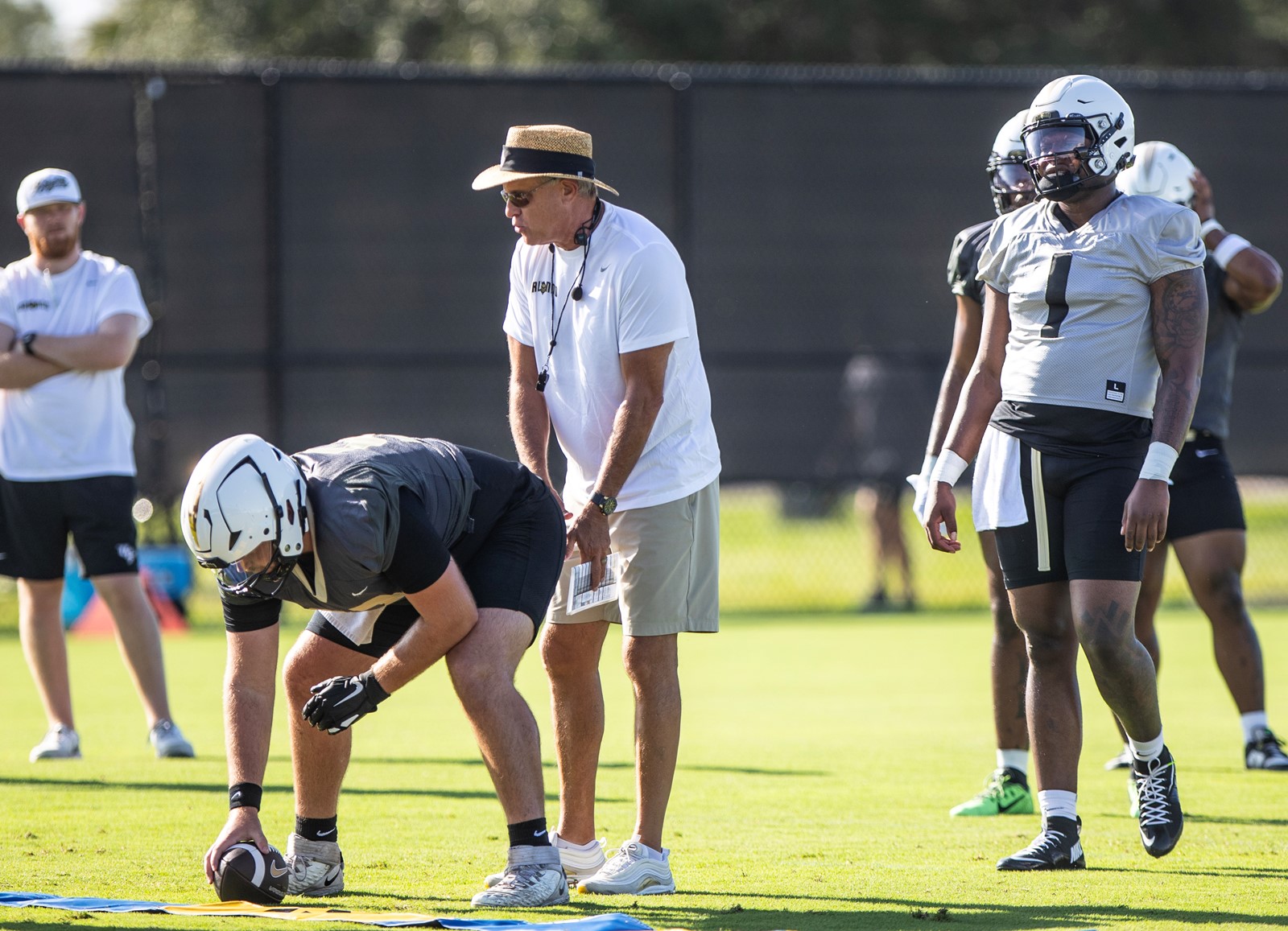 OS_IC_1047781124_1047507573_005-0825_TOS-L-ucf-football-practice-05#1.jpg