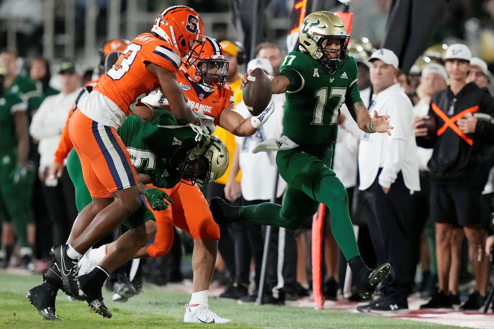 OS_IC_1047781117_1047508908_012-0825_Boca_Raton_Bowl_Football_79345-e3c2d_1072967678.jpg