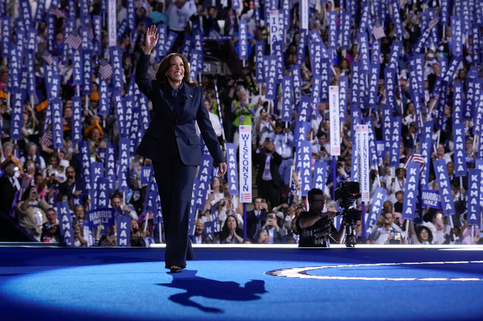 OS_IC_1048019992_1048051622_002-0825_Election_2024_DNC_Photo_Gallery_64352--28b6e#1.jpg