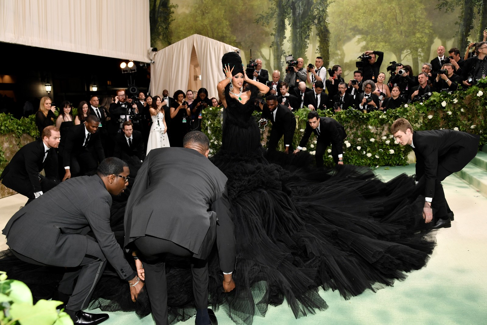 EE_IC_1043954746_1044794877_005-0508_2024_MET_Museum_Costume_Institute_Benefit_Gala_42136--d3b28.jpg