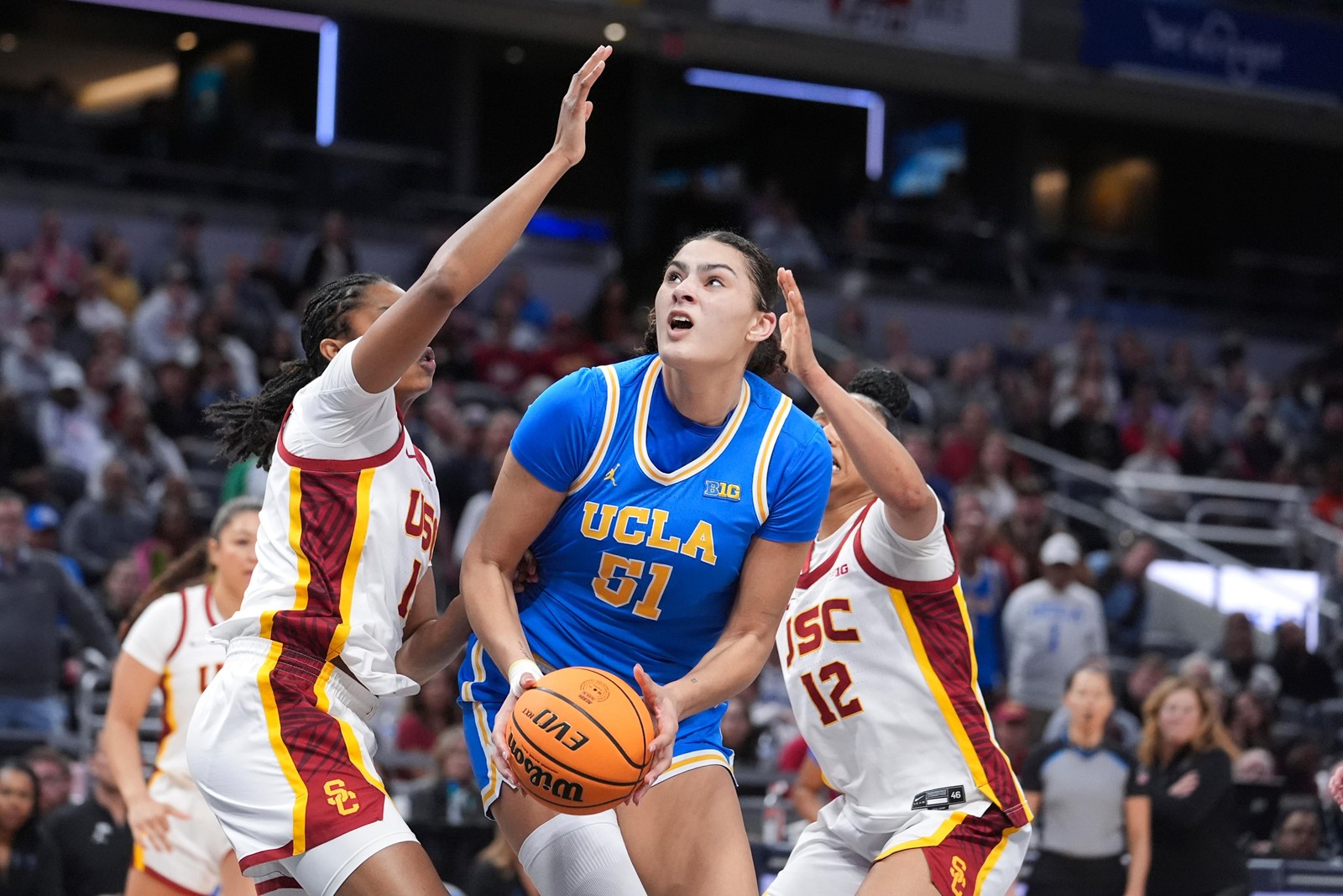 HC_IC_1053833938_1053814504_005-0313_B10_UCLA_USC_Basketball_97068_e0545a.jpg